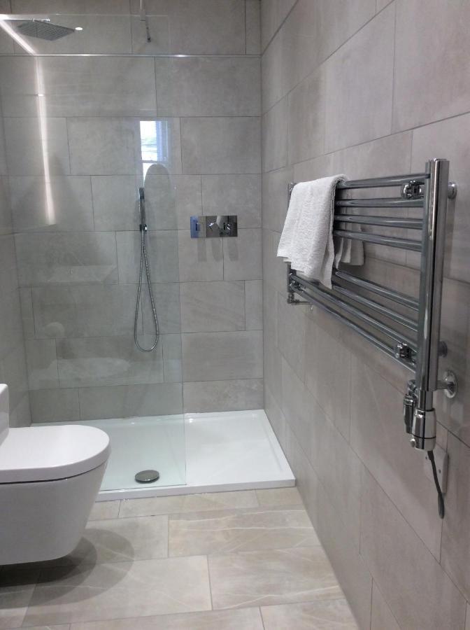Spinnaker - Self Catering Apartment, Tenby Bagian luar foto