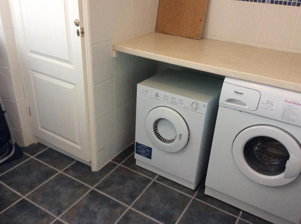 Spinnaker - Self Catering Apartment, Tenby Bagian luar foto