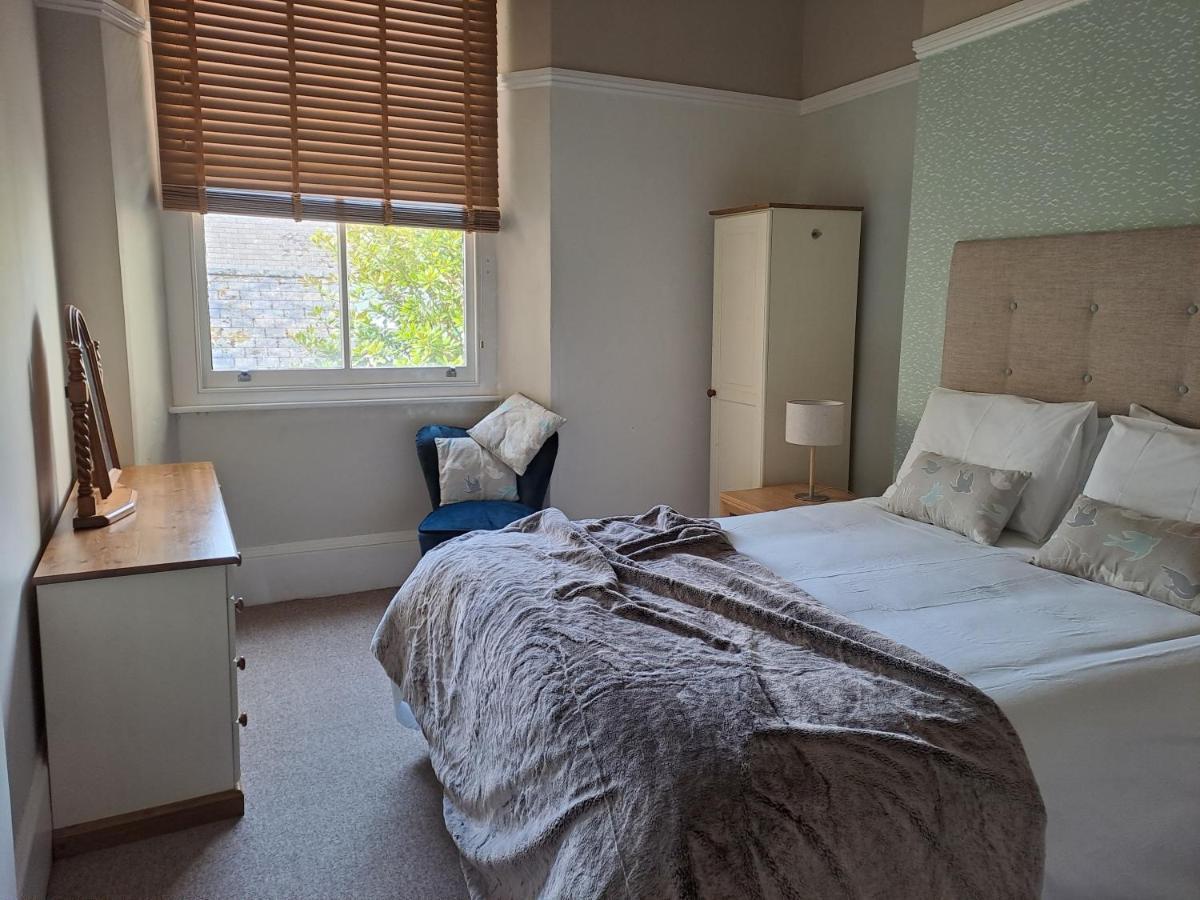 Spinnaker - Self Catering Apartment, Tenby Bagian luar foto