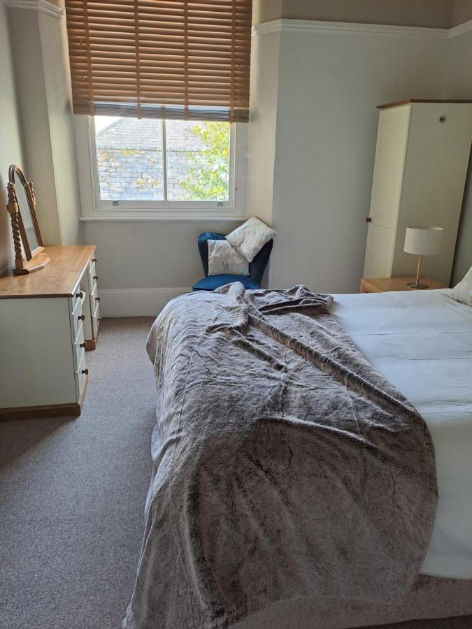 Spinnaker - Self Catering Apartment, Tenby Bagian luar foto